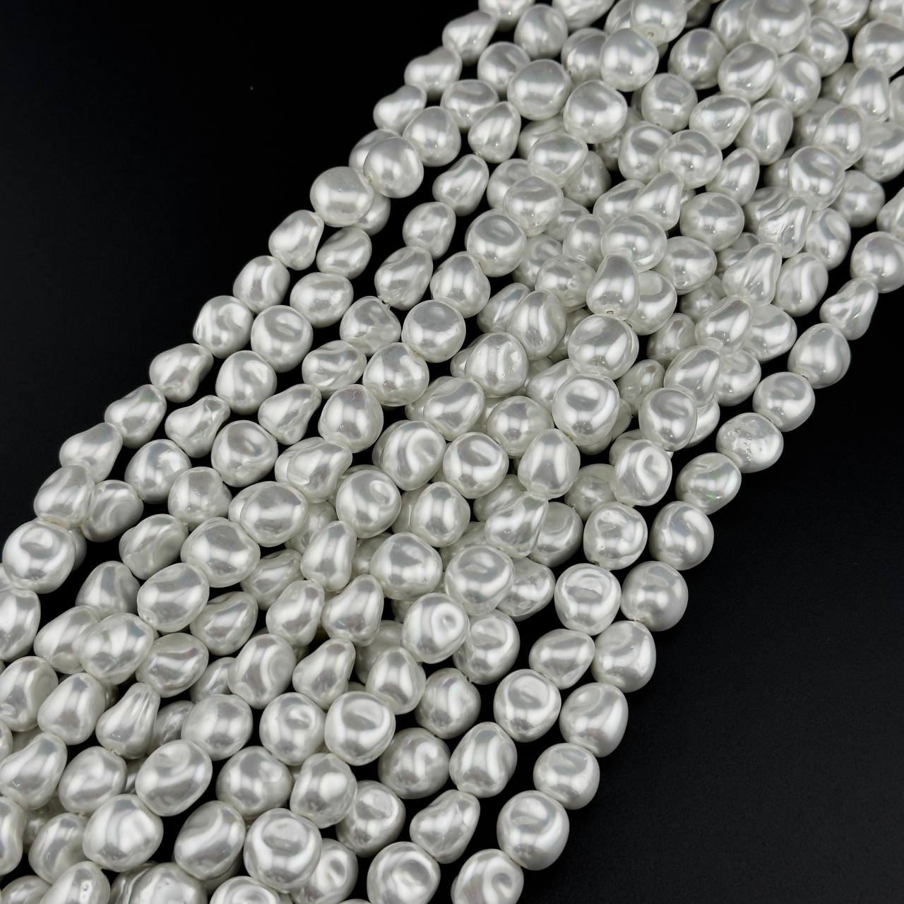 Майорка цвет белый средний размер бусин 11мм